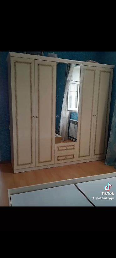 Yeni, 4 qapılı, Güzgülü, Bej, Açılan, Düz dolab