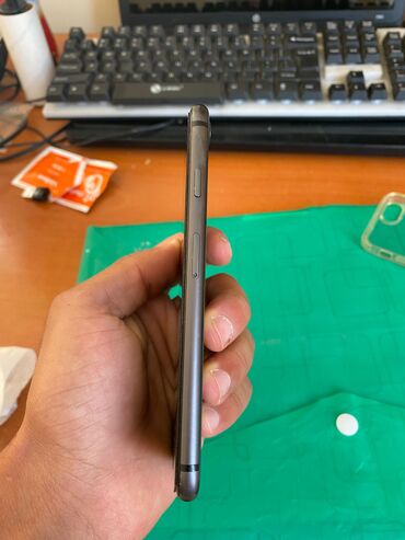 Apple iPhone: IPhone 8, 64 GB, Qara, Barmaq izi — 9