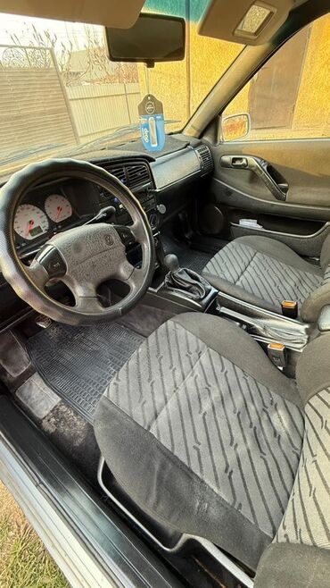 Volkswagen: Volkswagen Passat: 1996 г., 1.6 л, Механика, Бензин, Седан — 5