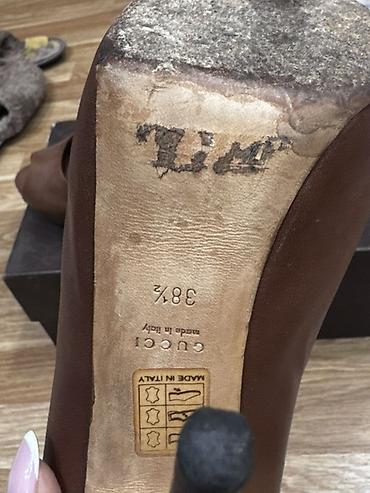 gucci ayaqqabı: Gucci qadın tuflisi orjinal
Razmer 38 yarim
35 manat — 5