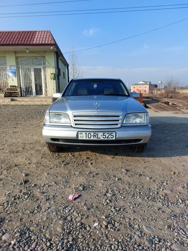 toyota plus c: Mercedes-Benz 220: 2.2 l | 1995 il Sedan