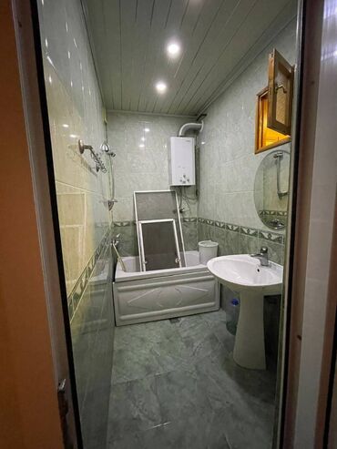 Uzunmüddətli kirayə mənzillər: Əhmədli metrosunun yaxınlığında ümumi sahəsi 65 kv,m olan,2 otaqlı — 4