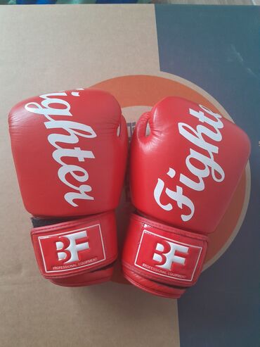 Перчатки: Продаётся боксёрские перчатки в отличном состоянии