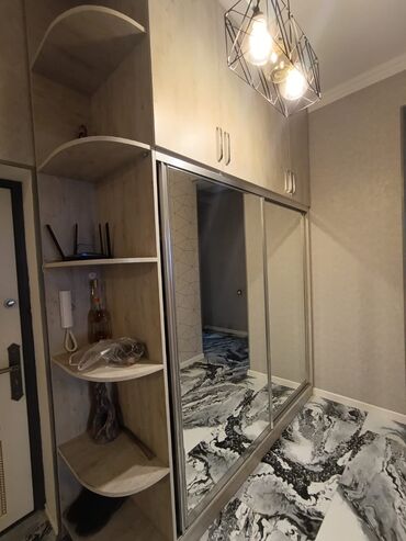 Otaqların satışı: Xanim otaq yoldasi axtarilir. Unvan Hezi aslinov,metroya 5deq — 5