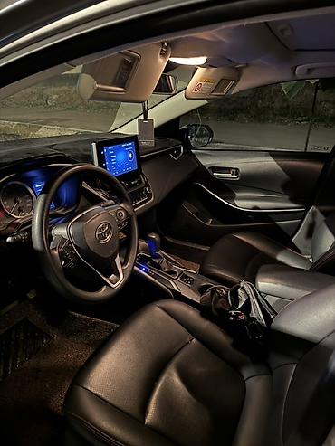 салон 211: Toyota Corolla: 2020 г., 1.8 л, Гибрид, Седан — 5