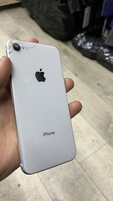 Apple iPhone: IPhone 8, Б/у, 64 ГБ, Белый, Защитное стекло, Чехол, 78 %