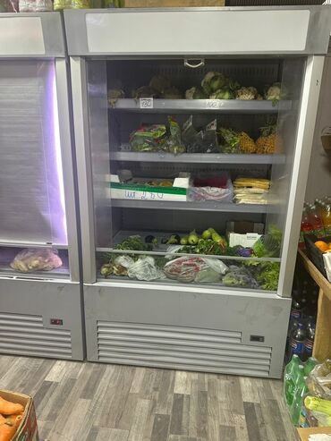 островок в торговом центре: Холодильная витрина с несколькими полками, подходящая для демонстрации