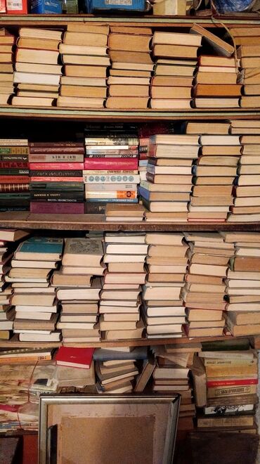 купить шкаф офисный для документов: Продаю оптом большую библиотеку.Книгикупленные по талонам,по блату с