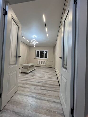 пол дома в бишкеке: 2 бөлмө, 50 кв. м, 105-серия, 2 кабат, Евроремонт