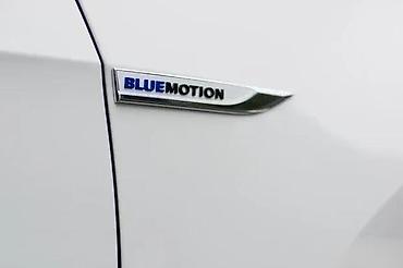 Auto delovi, gume i tjuning: Znakovi za krilo VW Bluemotion. Samolepljiovi znakovi za krilo — 2