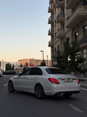 Mercedes-Benz: Mercedes-Benz C 200: 1.6 l | 2017 il Sedan — 3