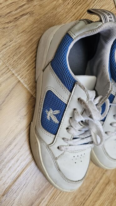 Другие товары для детей: Продаю детскую обувь б/у 33-34 размеры at lalafo.kg — 2 Другие товары для детей: Продаю детскую обувь б/у 33-34 размеры — 2