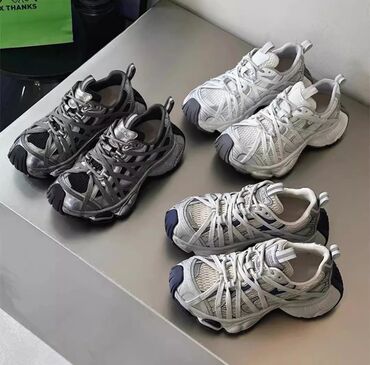 Krasofkalar və idman ayaqqabıları: Balenciaga shoes