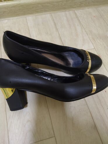 черные каблуки: Туфли 39, цвет - Черный