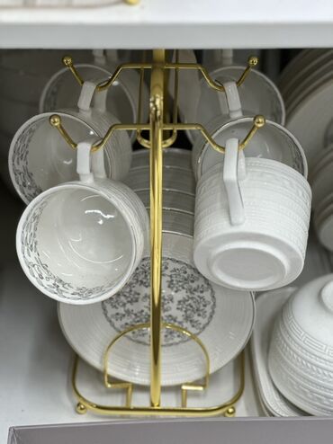 чайный сервиз на 12 персон: Чайный набор на подставке - Комплектация: чашки с ручками и блюдца на