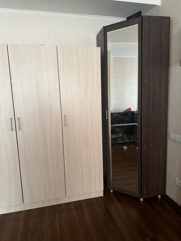 двухъярусная кровать со столом и шкафом внизу: Шкаф для одежды, Угловой