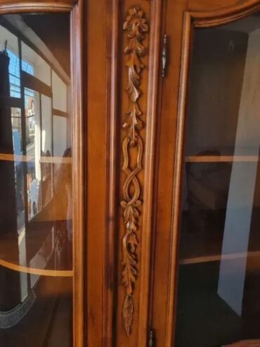 Stilske vitrine: Prelepa vitrina. Visina 230 cm Duzina 220 cm Dubina 55 cm na lalafo.rs — 10 Stilske vitrine: Prelepa vitrina. Visina 230 cm Duzina 220 cm Dubina 55 cm — 10