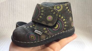 Uşaq ayaqqabıları: Botinkalar, sapoqlar 1-4 yashli uwaqlarchun chox rahat . Her bir -da lalafo.az — 4 Uşaq ayaqqabıları: Botinkalar, sapoqlar 1-4 yashli uwaqlarchun chox rahat . Her bir — 4