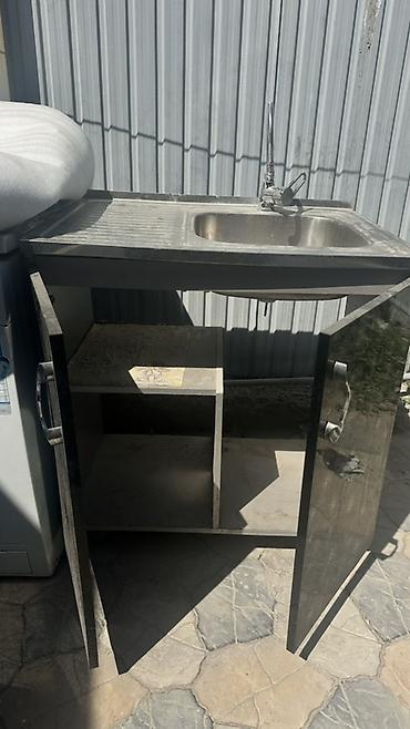silver kitchen: Кухонная тумбо с мойкой 
Гардероб прихожий 
Даром — 2