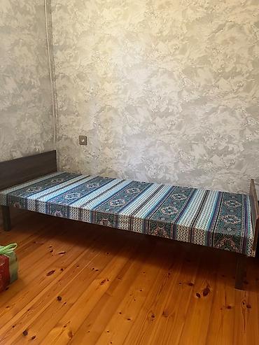 tek neferlik yataq bazalı: Tək nəfərlik taxta çarpayı - Ölçü: təxminən 90×200 sm (tək nəfərlik — 2