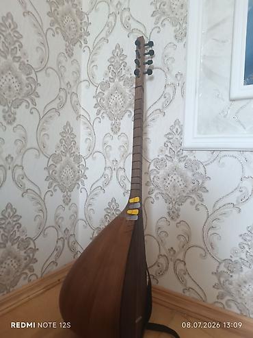 azerbaycan gitara mahnilari: Saz – klassik Azərbaycan xalq çalğı aləti - Korpus: təbii ağacdan — 2