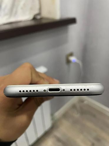 Apple iPhone: IPhone Xr, Б/у, 128 ГБ, Белый, Чехол, 77 % — 6