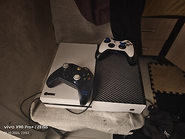 Техника жана электроника: Xbox one с дисководом на 500гб цвет черный но я наклеил сверху белый — 1