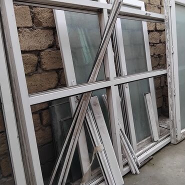 купить кирпич в баку: Plastik qapı yaxsi veziyyetde 2ededdi2sini alana endirim var