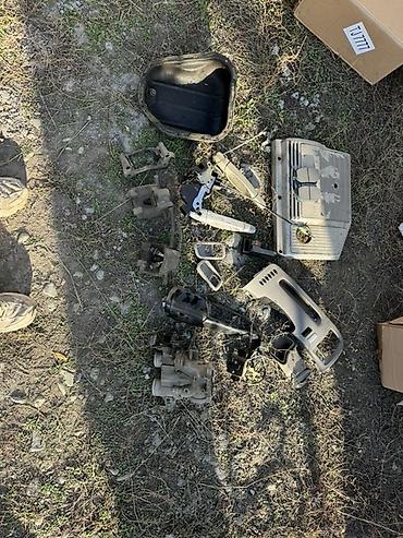 Другие автозапчасти: Набор автозапчастей разнородных позиций Состав по фото: - Пластиковые — 4