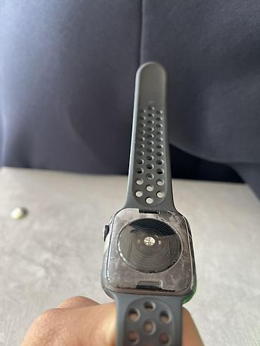 apple m4: Apple Watch (Series не указан) с серым перфорированным спортивным — 3