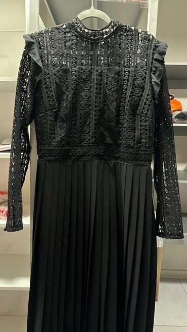 атлас платья: Чёрное платье