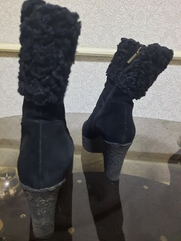 обувь жорданы: Сапоги, 39, цвет - Черный