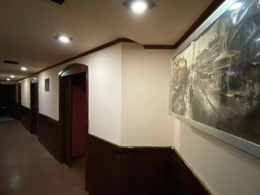 Restoran, kafelər: İçəri şəhər metrosunun yaxınlığında, 360 kv sahəsi olan (yarızirzəmi — 22