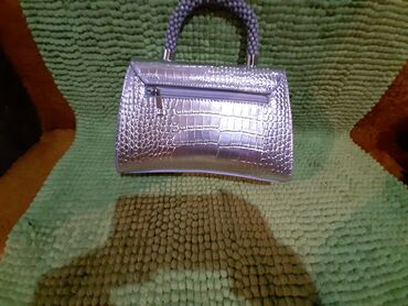 bele kozne sandale: Elegant purse