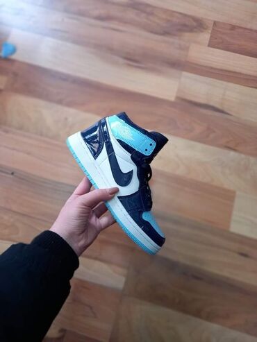 Women's Sneakers and athletic shoes: 41 — 25