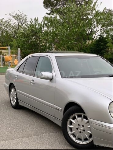 Mercedes-Benz: Mercedes-Benz E-Class: 2.4 l | 1999 il Sedan