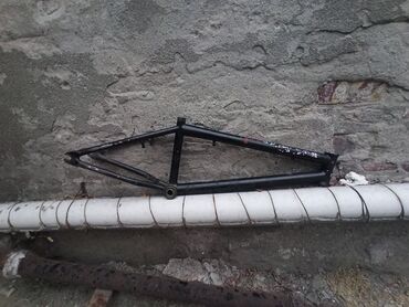 ручной тормоз: Продаю раму king Whip 2020
не заварена, нет трещик, 1 вмятина
Bmx бмх