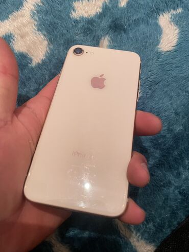 Apple iPhone: IPhone 8, Б/у, 64 ГБ, Золотой, 81 %