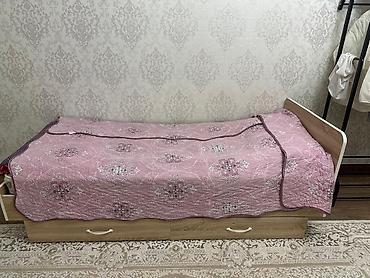 bunk bed: Односпальная кровать с выдвижными ящиками и матрасом. - Размер — 1