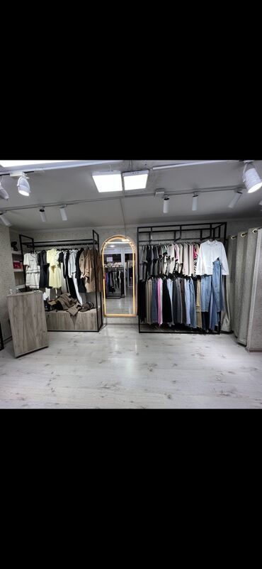 Кронштейны, стойки: Кронштейн Для телефонов и их аксессуаров, Материал: Стекло, С ящиками, Новый — 15