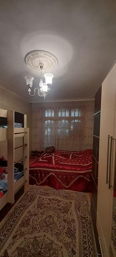 salyanda evler: 3 otaqli ev satilir 5 mertebenin 1 ci mertebesi 9 nomreli mektebin — 10