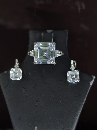 Zərgərlik dəstləri: Dəstə daxildir: Kulon, Boyunbağı, Muncuq, Gümüş, 925 Əyar — 10