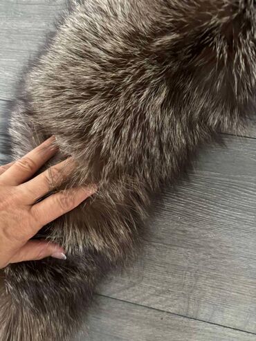 Ostale jakne, kaputi, prsluci: Pravo bogato krzno za jaknu ili kaput ali za oko vrata, nije za — 1