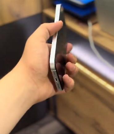 htc u ultra: Məhsul: Kompakt smartfon, gümüş-ağ rəngli korpus Xüsusiyyətlər: - — 2