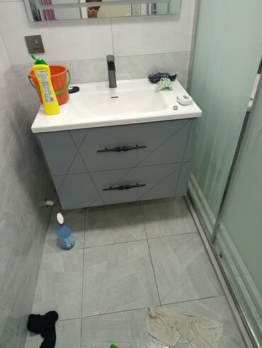 Аксессуары для ванной комнаты: Hamam üçün tam dəst mebel və aksesuarlar - Asma lavabo dolabı: müasir