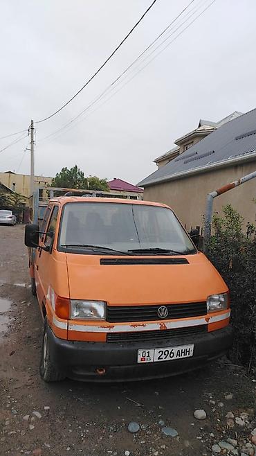 Volkswagen Transporter T4 — бортовой малотоннажный грузовик. -