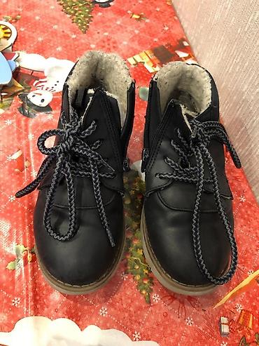 черные ботинки: 25 razmer,zara kids original,mexli,yaxshi veziyyetde.Zara оригинал — 2