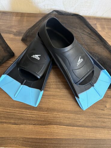 Maskalar, eynəklər: Speedo ikisinə 25 mam Ölcü S Ölcü M Biri 32 man alınmıştı Bir sezon