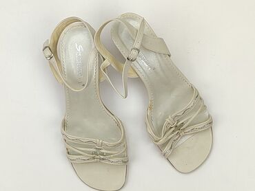 carry szorty damskie: Sandals for women, 39, condition - Good