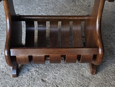 Stilski klub stolovi: Drveni stočić s policom za časopise i fiokom - Materijal: masivno — 9